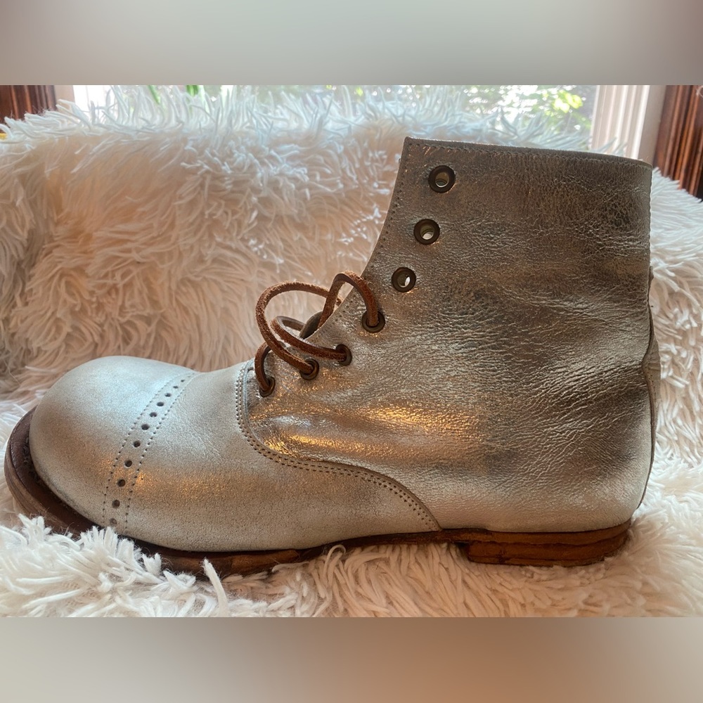 Magnolia Pearl Silver leather Bojangles boots size 40
